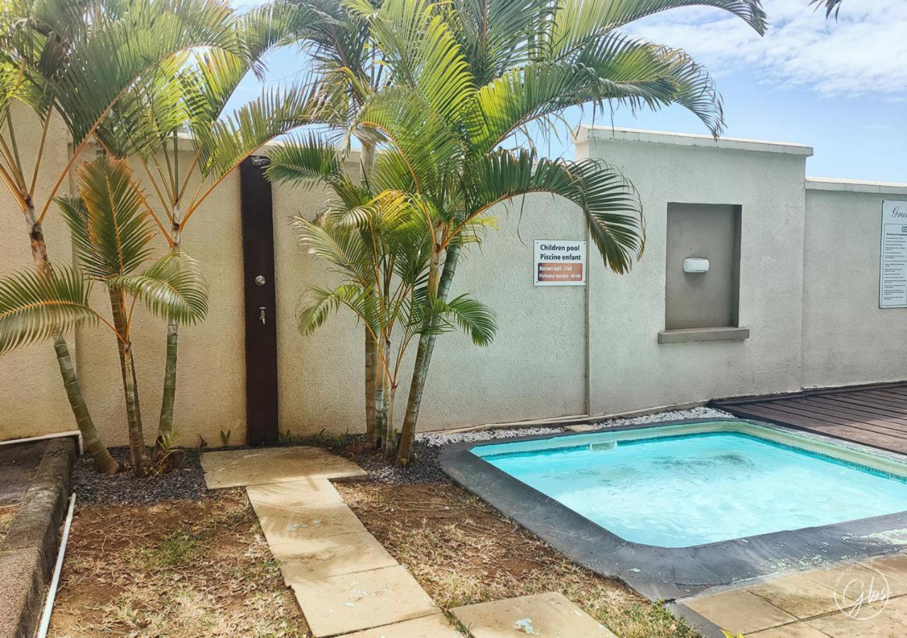 Grand Bay Suites Exterior foto
